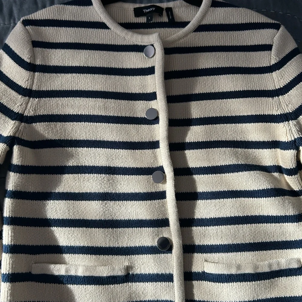 Theory Classic Cream and Blue Knit Cardigan - Picture 4 of 13